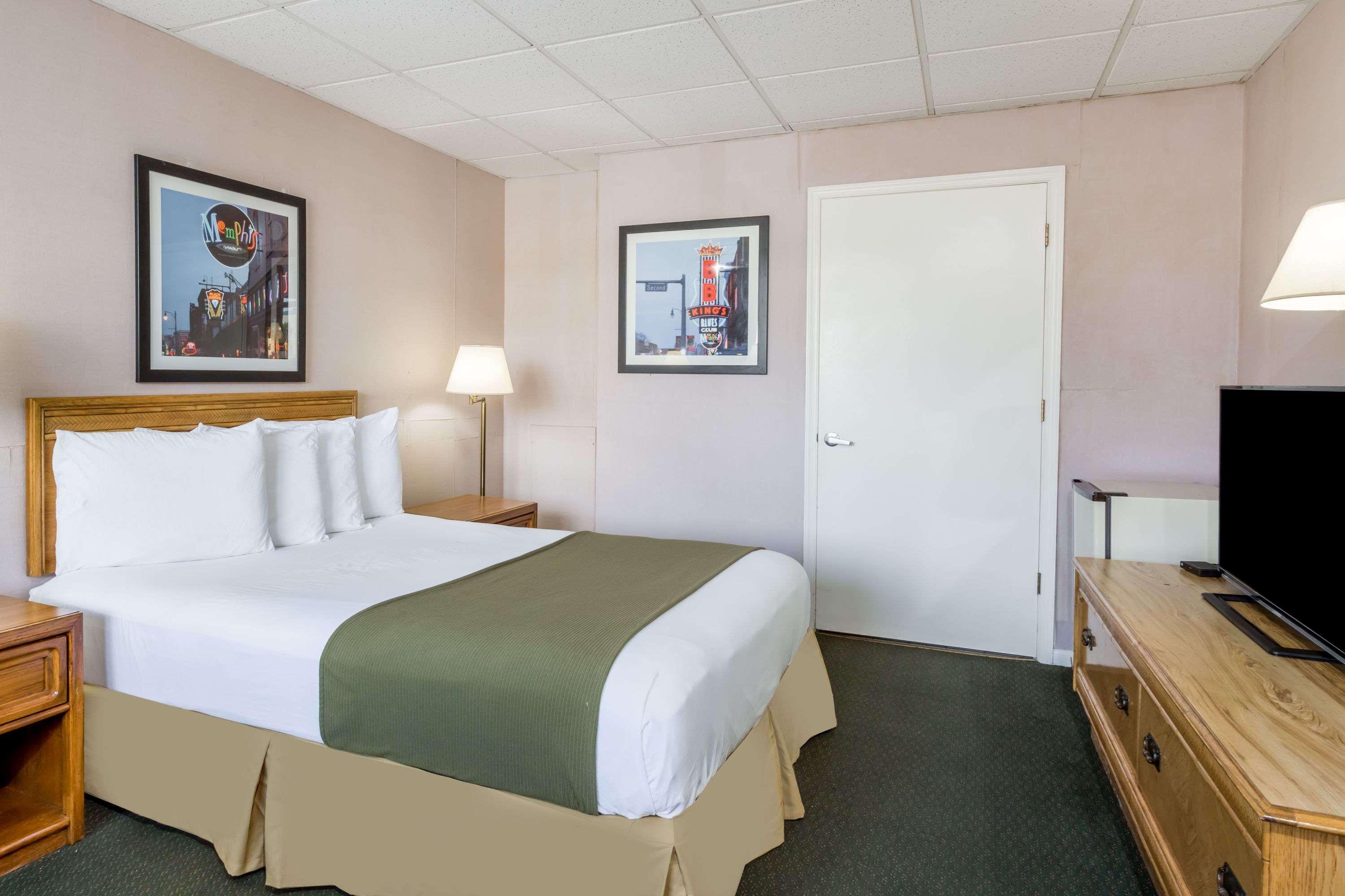 Days Inn By Wyndham Bedford Exteriér fotografie