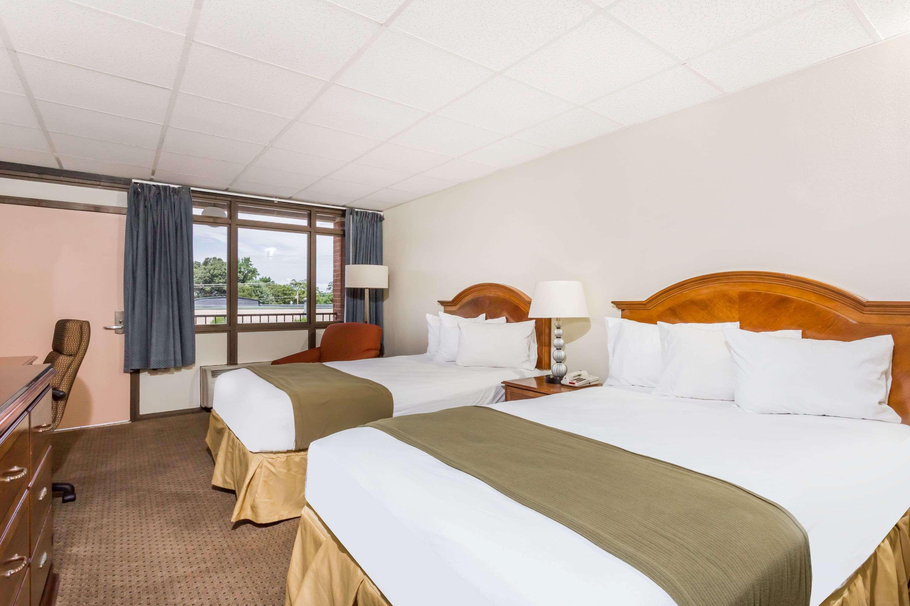 Days Inn By Wyndham Bedford Exteriér fotografie