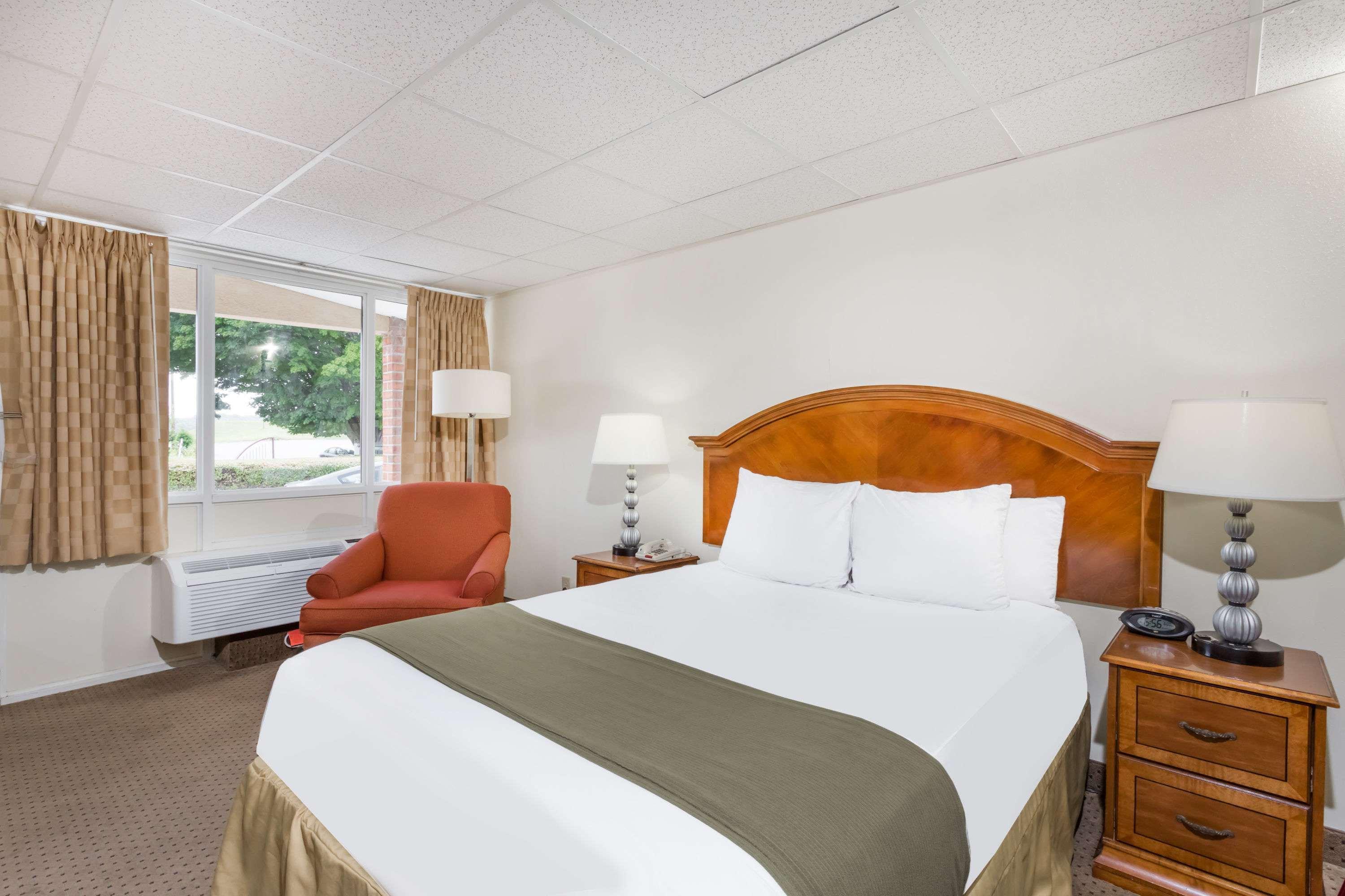 Days Inn By Wyndham Bedford Exteriér fotografie