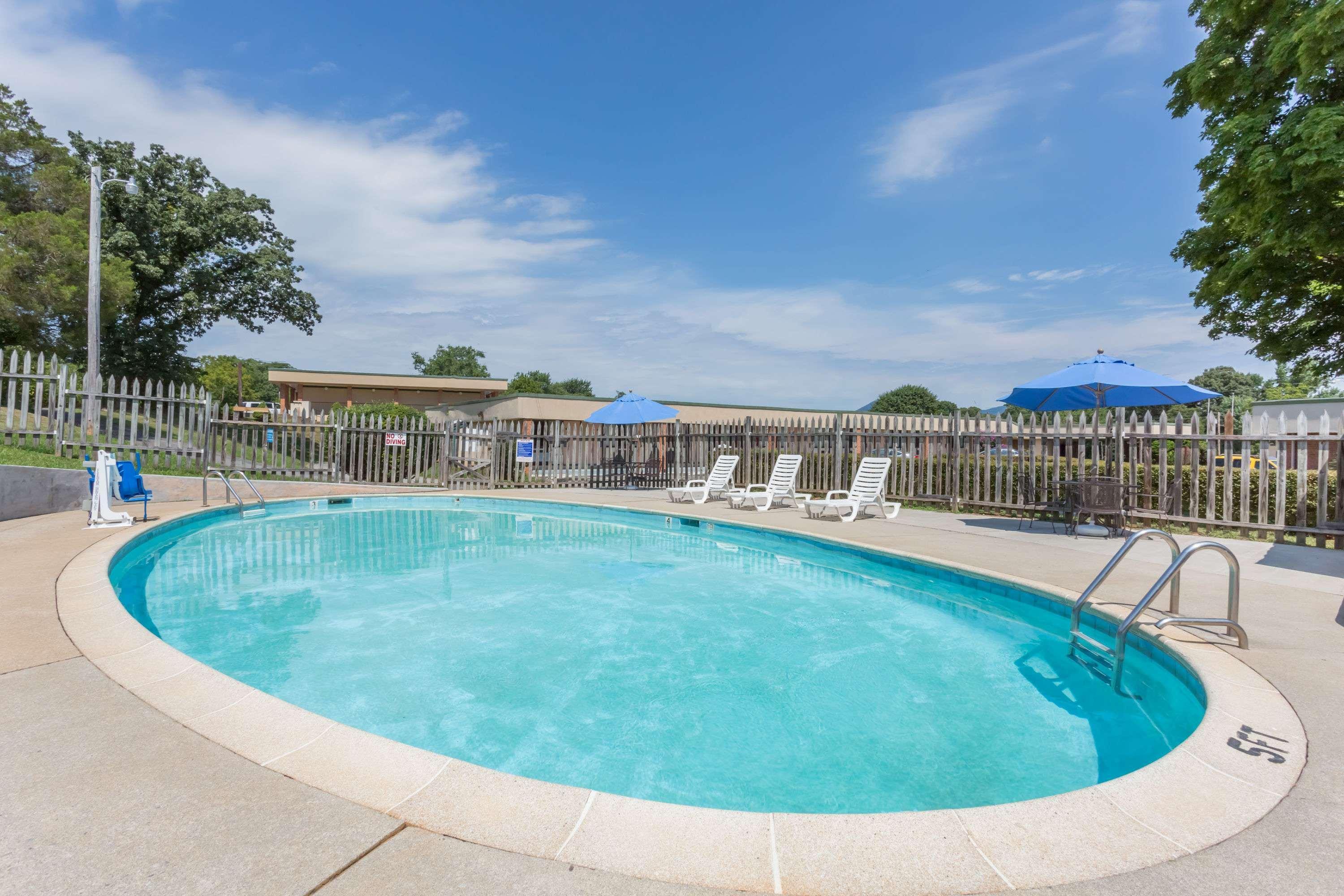 Days Inn By Wyndham Bedford Exteriér fotografie